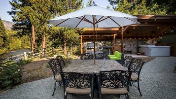 Cabin, 3 Bedrooms | Outdoor dining
