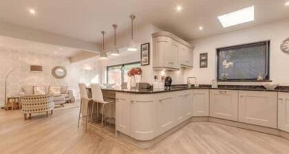 The Owlet’s Nest - high comfort 4 bd house to rent