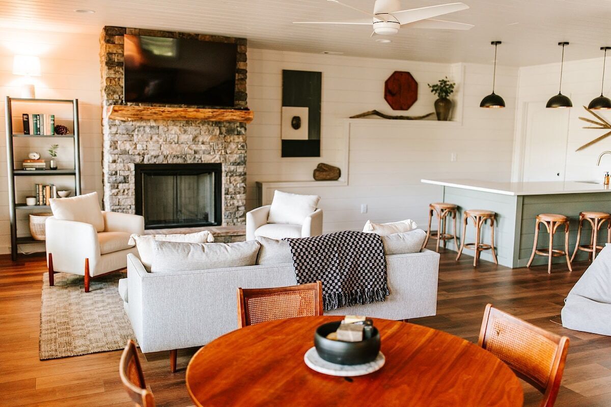 Smart TV, fireplace, DVD player, offices
