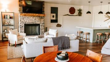Smart TV, fireplace, DVD player, offices