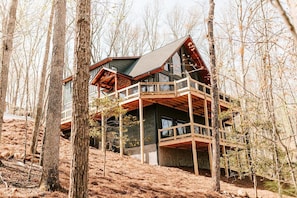 Exterior - Luxe 4BR Designer Cabin  Hot Tub • Views • Fire (Cherry Log)