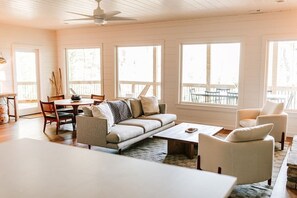 Smart TV, fireplace, DVD player, offices