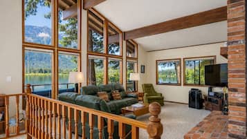 Cabin, 4 Bedrooms | Ruang tamu