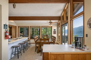 Cabane, 4 chambres | Restauration