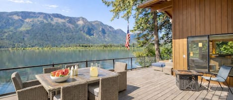 Cabin, 4 Bedrooms | Outdoor dining