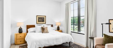 2 habitaciones, tabla de planchar con plancha y cuna de viaje