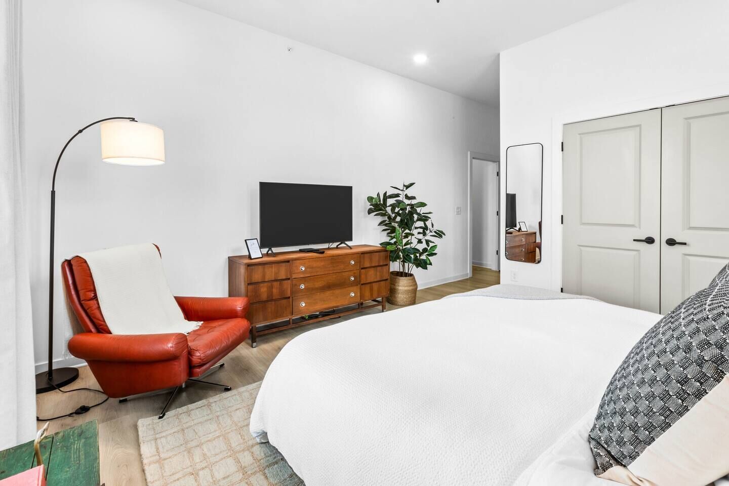 2 bedrooms, iron/ironing board, travel crib, free WiFi