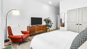 2 bedrooms, iron/ironing board, travel crib, free WiFi