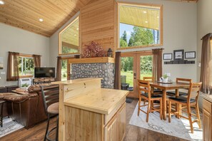 House, 1 Bedroom | Dining - Nature Acres 1 Bedroom Home by NW Comfy Cabins (Leavenworth)