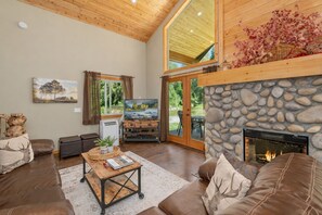 House, 1 Bedroom | Living area | Streaming services - Nature Acres 1 Bedroom Home by NW Comfy Cabins (Leavenworth)