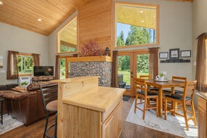 House, 1 Bedroom | Dining - Nature Acres 1 Bedroom Home by NW Comfy Cabins (Leavenworth)