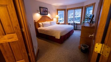 2 bedrooms, iron/ironing board, travel crib, free WiFi
