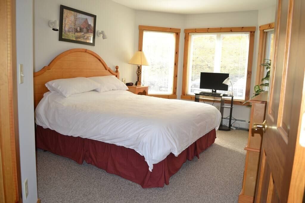 2 bedrooms, iron/ironing board, travel crib, free WiFi