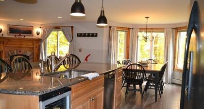 Ski to your 4 bdrm condo w/2 fireplaces and HOT TUB!
