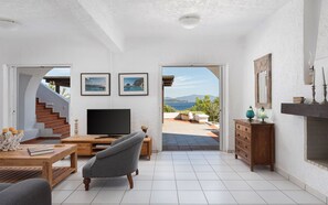 Smart-tv en een open haard