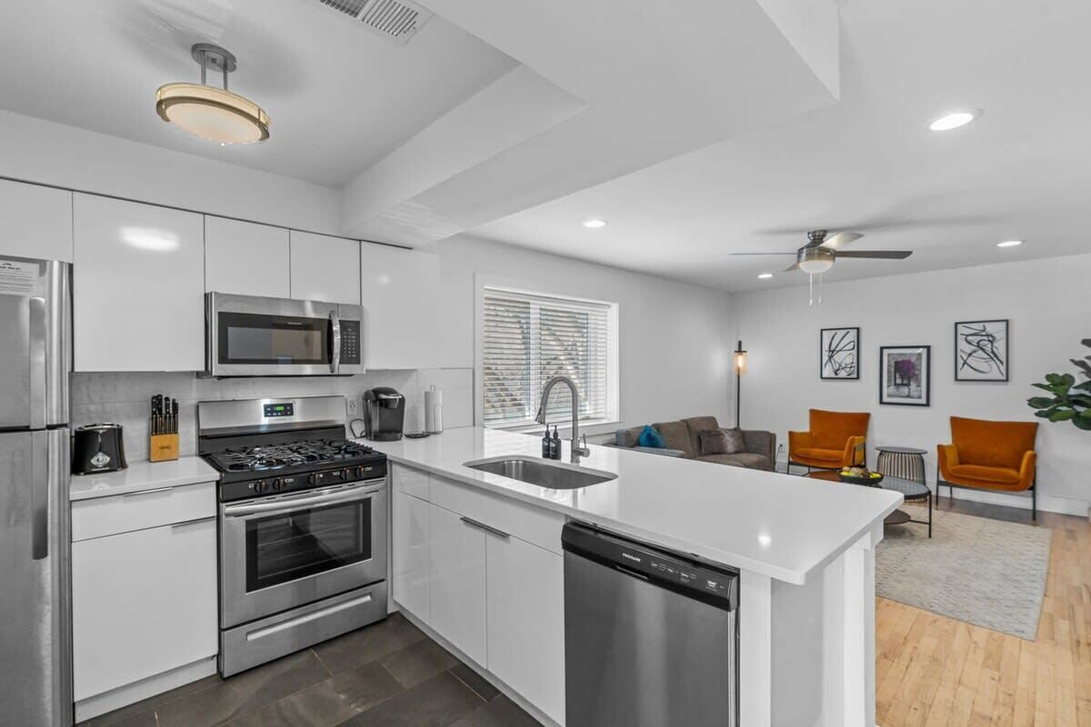 Central Midtown Apartment A: Prime Location!