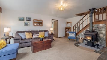 Cabin, 3 Bedrooms | Living area