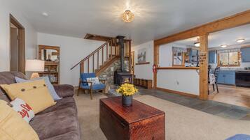 Cabin, 3 Bedrooms | Living area | Streaming services