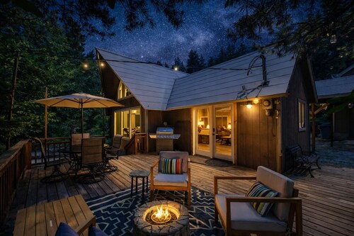 Trobele 3 Bedroom Home by NW Comfy Cabins by RedAwning