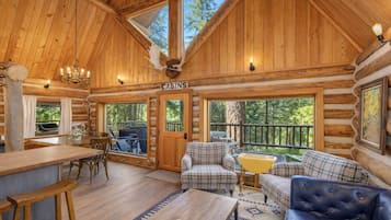 Cabin, 4 Bedrooms | Bahagian dalam