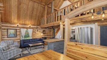 Cabin, 4 Bedrooms | Ruang tamu
