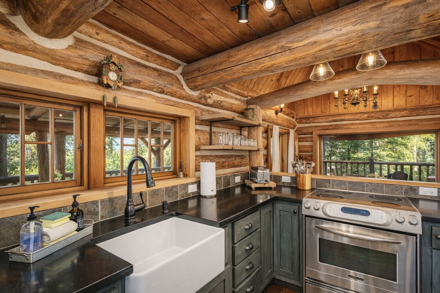 Cabin, 4 phòng ngủ | Bếp riêng | Tủ lạnh, lò nướng, dụng cụ pha cà phê/trà, lò nướng bánh mì 