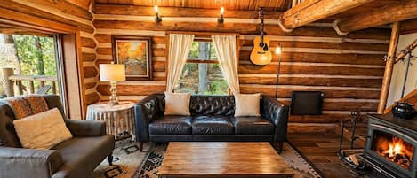 Cabin, 4 Bedrooms | Living area