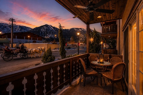Bavarian Mountain Suite 2 Bedroom Condo by NW Comfy Cabins by RedAwning