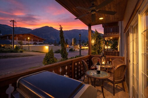 Bavarian Mountain Suite 2 Bedroom Condo by NW Comfy Cabins by RedAwning