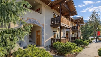 Condo, 2 Bedrooms | Exterior