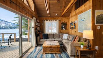 Cabin, 3 Bedrooms | Ruang tamu | Perkhidmatan penstriman