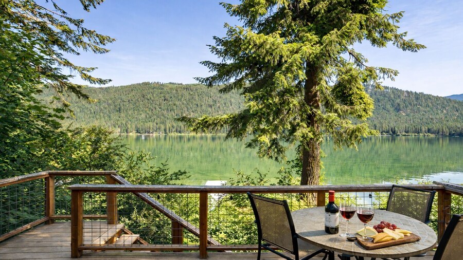 Journey's End On Fish Lake 2 Bedroom Home by NW Comfy Cabins by RedAwning
