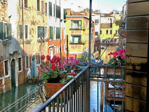 Apartment with 2 rooms and 4 beds, with terrace and balcony with canal view