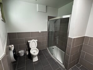 Bathroom - Azaria Lodge located on Oak Valley Golf Course and Resort (Pevely)