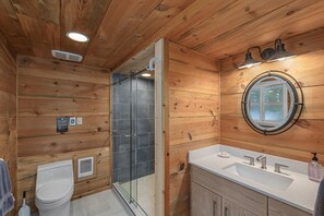 Studiolejlighed | Badeværelse | Håndklæder, Shampoo