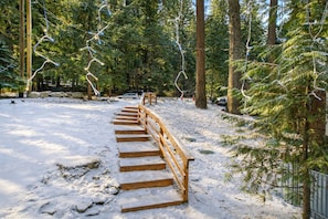 Studio | Property grounds - Doc Roy's Legacy On Fish Lake Home by NW Comfy Cabins by RedAwning (Leavenworth)