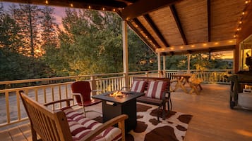 House, 3 Bedrooms | Outdoor dining