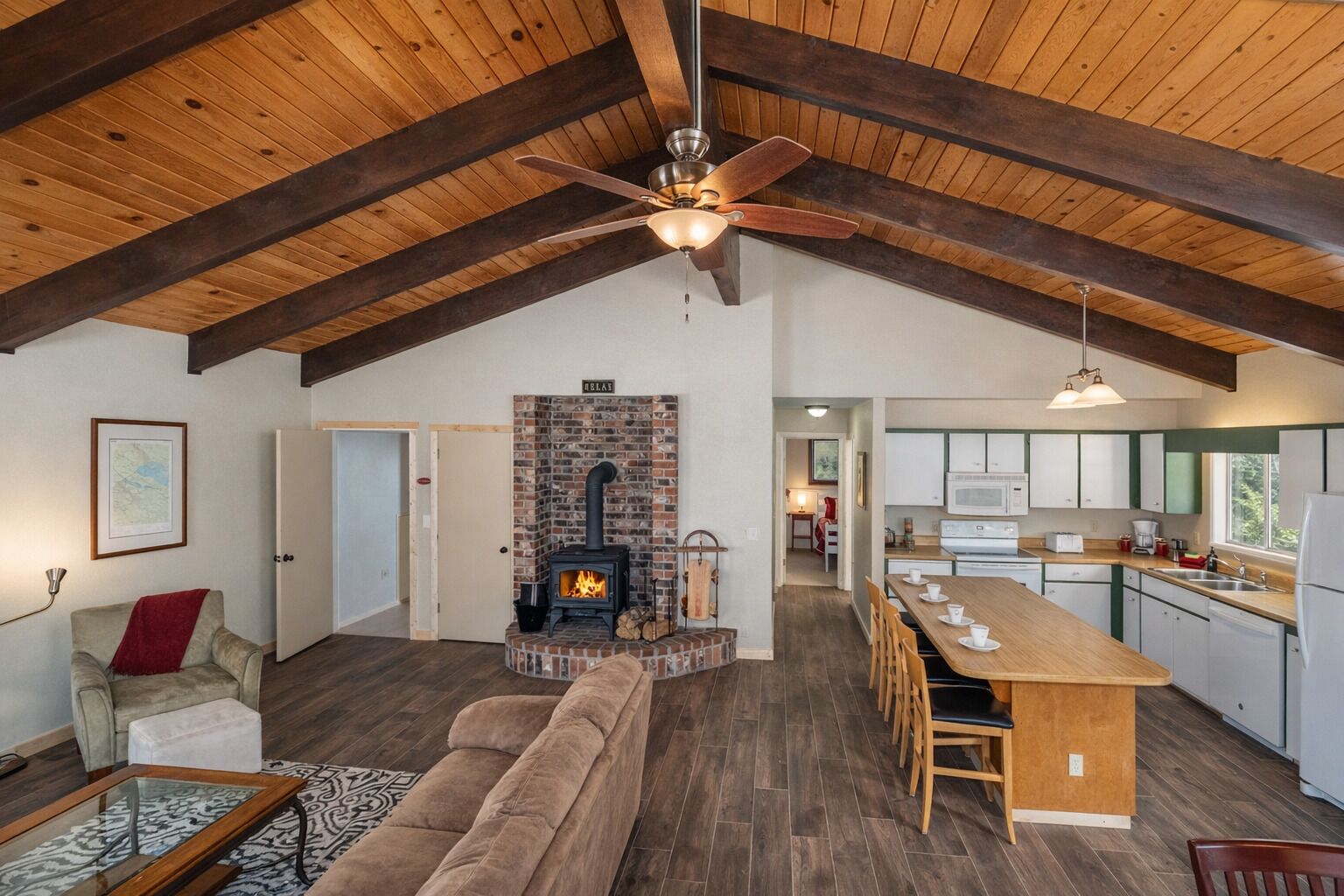 House, 3 Bedrooms | Living area | Streaming services