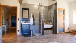 3 bedrooms, iron/ironing board, travel crib, free WiFi