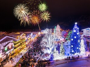 Cabin, 2 Bedrooms | Dining