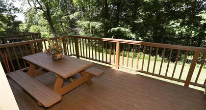 Cozy Seven Springs 1 Bedroom Deluxe Condo with Private Deck by RedAwning - Save 10% on 3 Nights, 15% on 5 Nights!