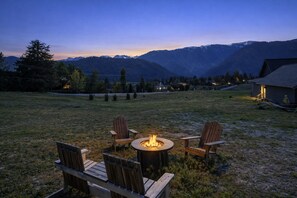 Property grounds - Berg Haus 1 Bedroom Home by NW Comfy Cabins by RedAwning (Leavenworth)