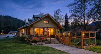 Rockwell Retreat 4 Bedroom Home by NW Comfy Cabins by RedAwning