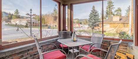 Casa, 4 habitaciones | Restaurantes