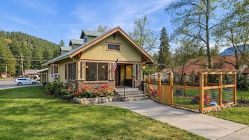 House, 4 Bedrooms | Exterior