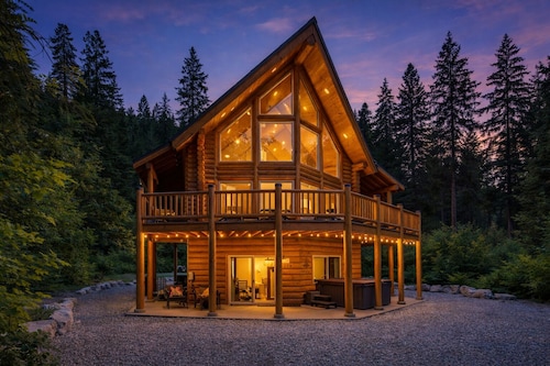 Bearfoot Chalet 3 Bedroom Home by NW Comfy Cabins