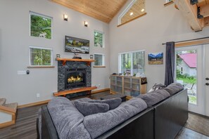 House, 2 Bedrooms | Living area | Streaming services - Compass Cabin 2 Bedroom Homeby NW Comfy Cabins by RedAwning (Leavenworth)