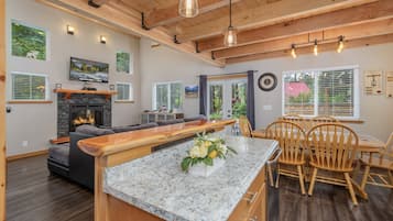 Hus, 2 soverom | Eget kjøkken | Kjøleskap, ovn, kaffetrakter/tekoker og brødrister