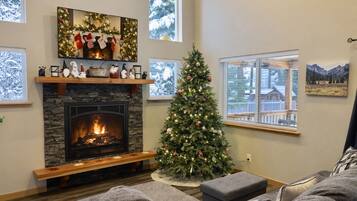 Casa, 2 habitaciones | Área de sala de estar | Servicios de streaming