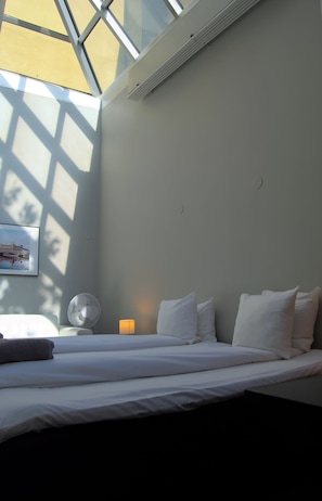 Big Double Room (with skywindow) | Bàn ủi/dụng cụ ủi quần áo, truy cập Internet không dây miễn phí